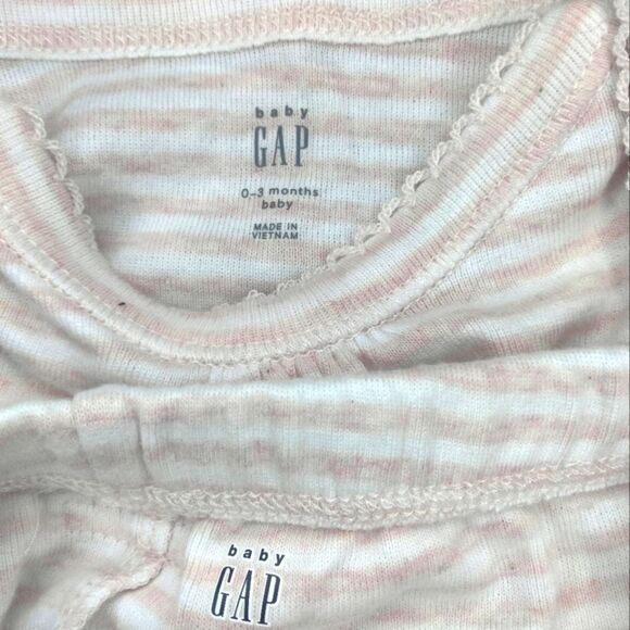 Baby Gap Girl 0-3 | Pink and White Baby Onesie Set Long Sleeve - 3 Pieces - Picture 4 of 5